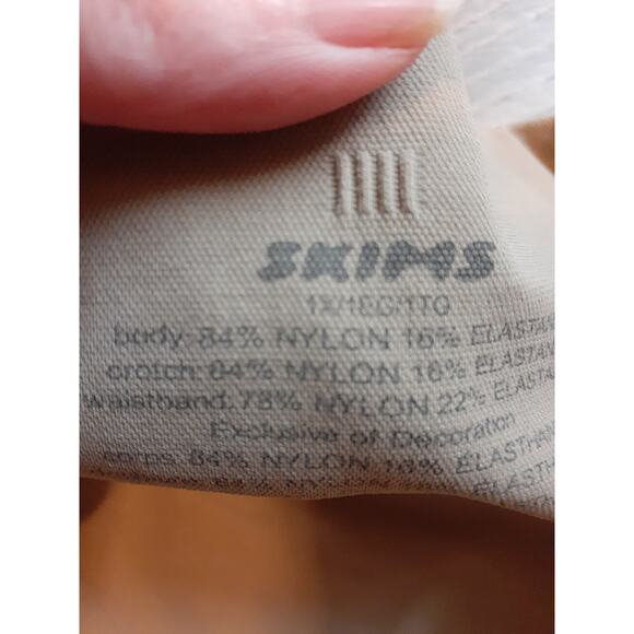 SKIMS Beige Slimming Bike Shorts Size 1X SHAPEWEAR - Picture 2 of 3